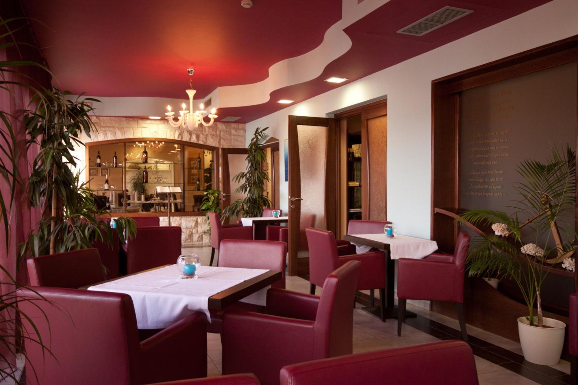 Hotel Zlatna Vala Ουμάγκ Εξωτερικό φωτογραφία
