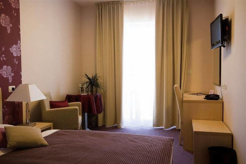 Hotel Zlatna Vala Ουμάγκ Εξωτερικό φωτογραφία