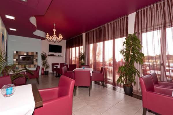 Hotel Zlatna Vala Ουμάγκ Εξωτερικό φωτογραφία